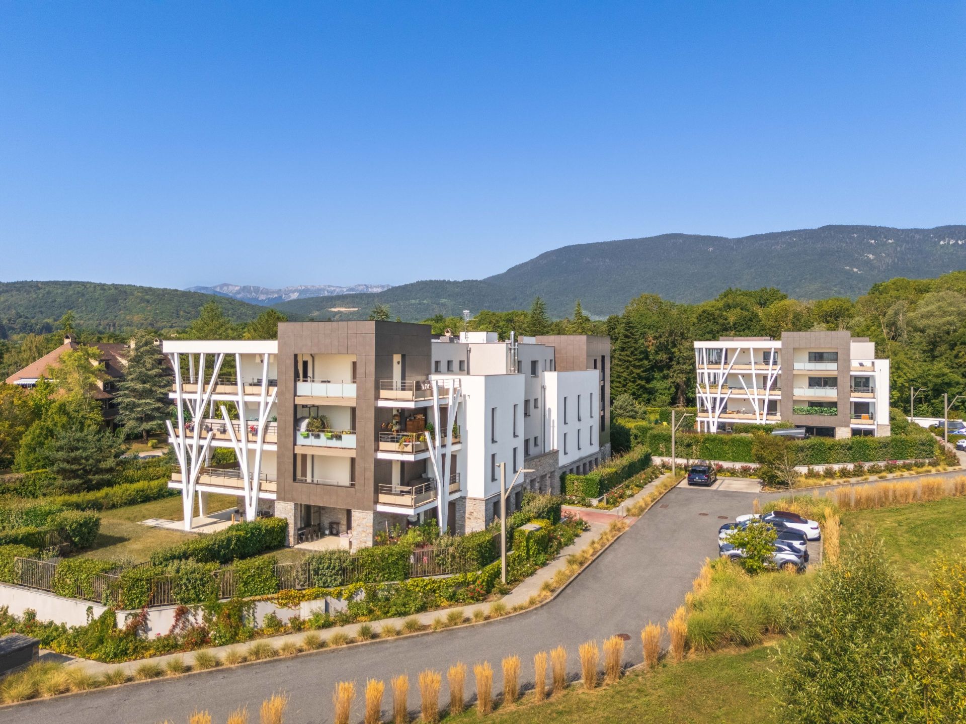 luxury apartment 8 Rooms for sale on DIVONNE LES BAINS (01220)