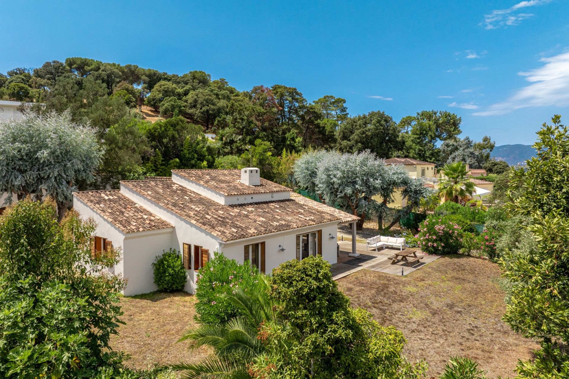 luxury villa 9 Rooms for sale on PORTICCIO (20166)