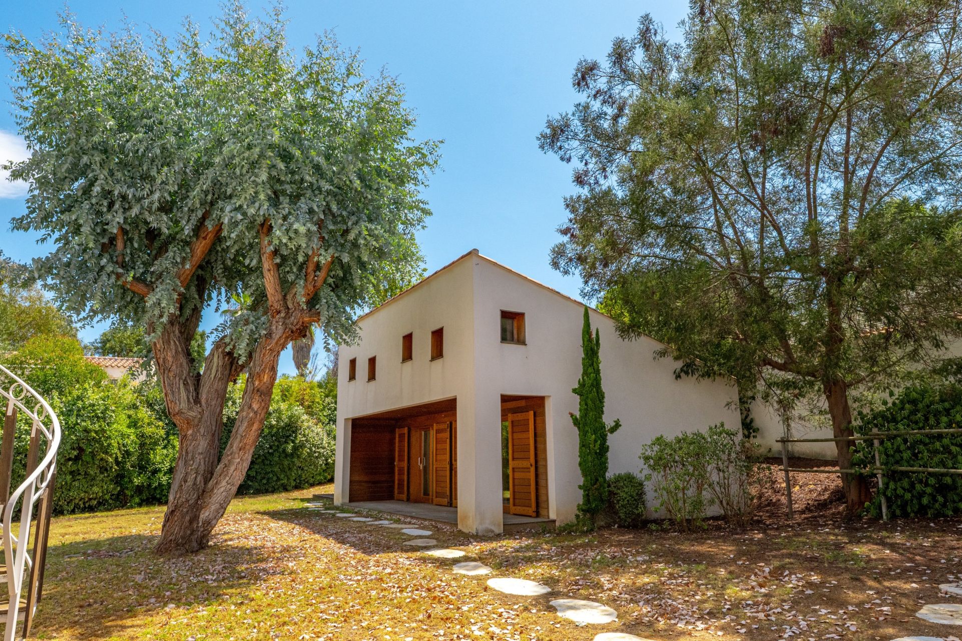 luxury villa 9 Rooms for sale on PORTICCIO (20166)