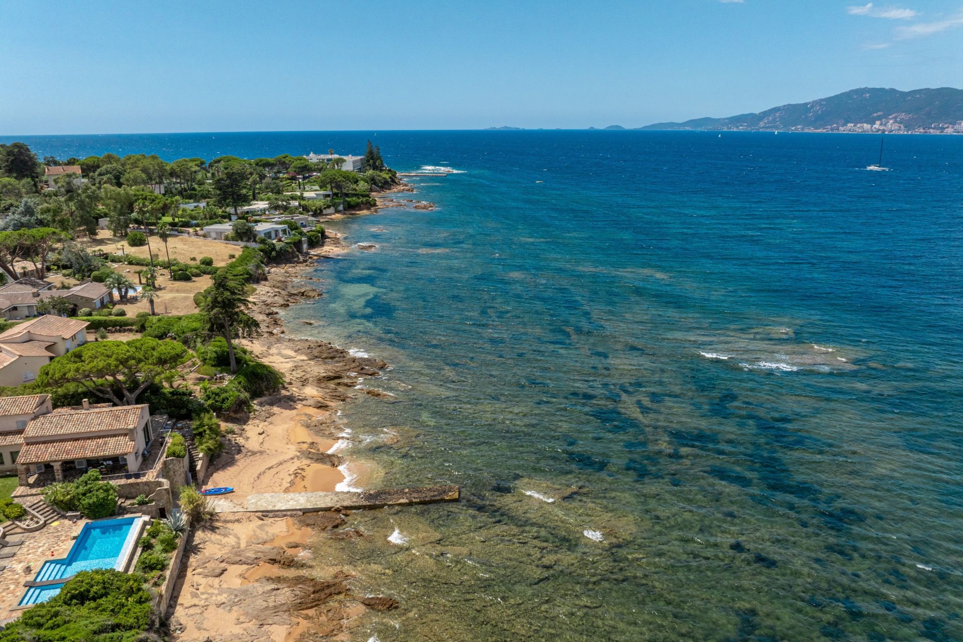 luxury villa 9 Rooms for sale on PORTICCIO (20166)