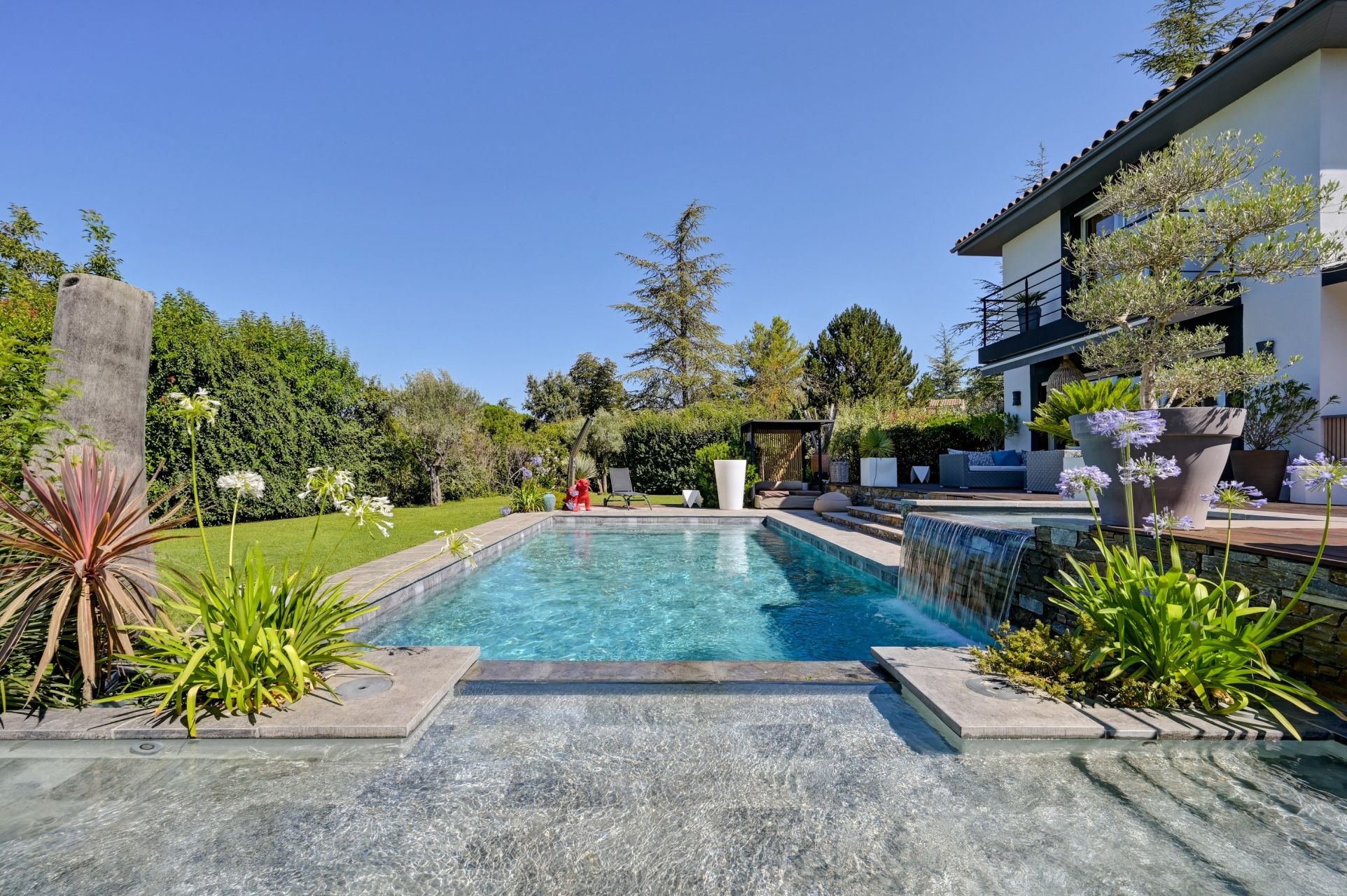 luxury house 6 Rooms for sale on AIX EN PROVENCE (13100)