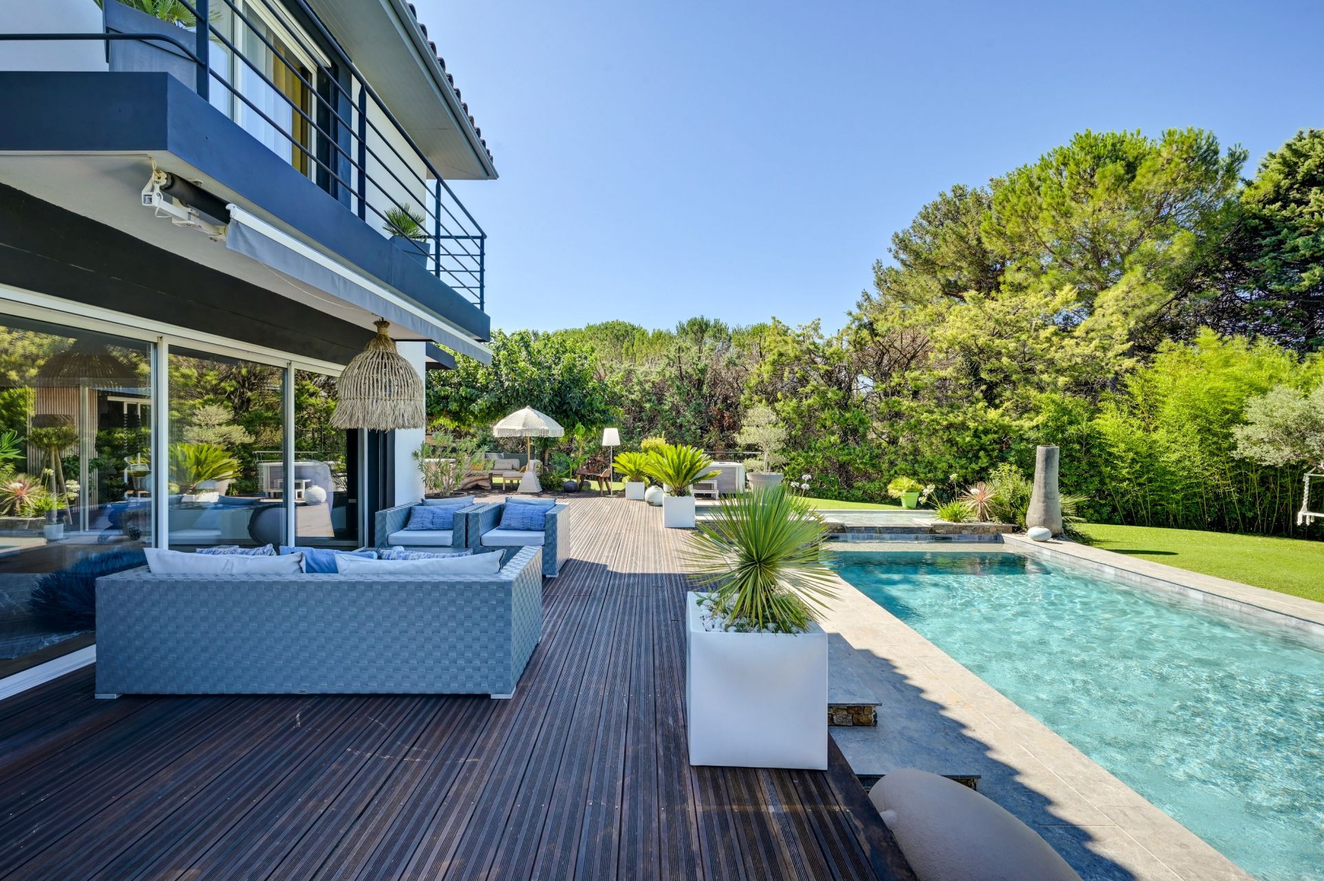 luxury house 6 Rooms for sale on AIX EN PROVENCE (13100)