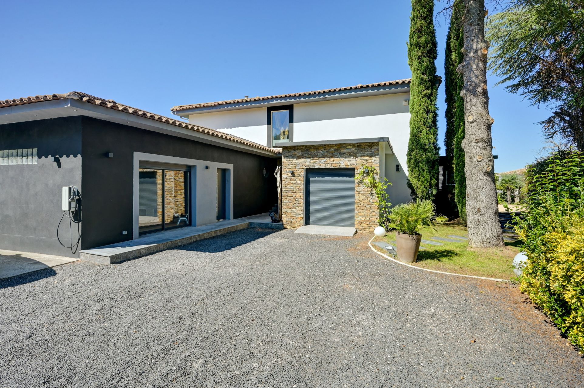 luxury house 6 Rooms for sale on AIX EN PROVENCE (13100)