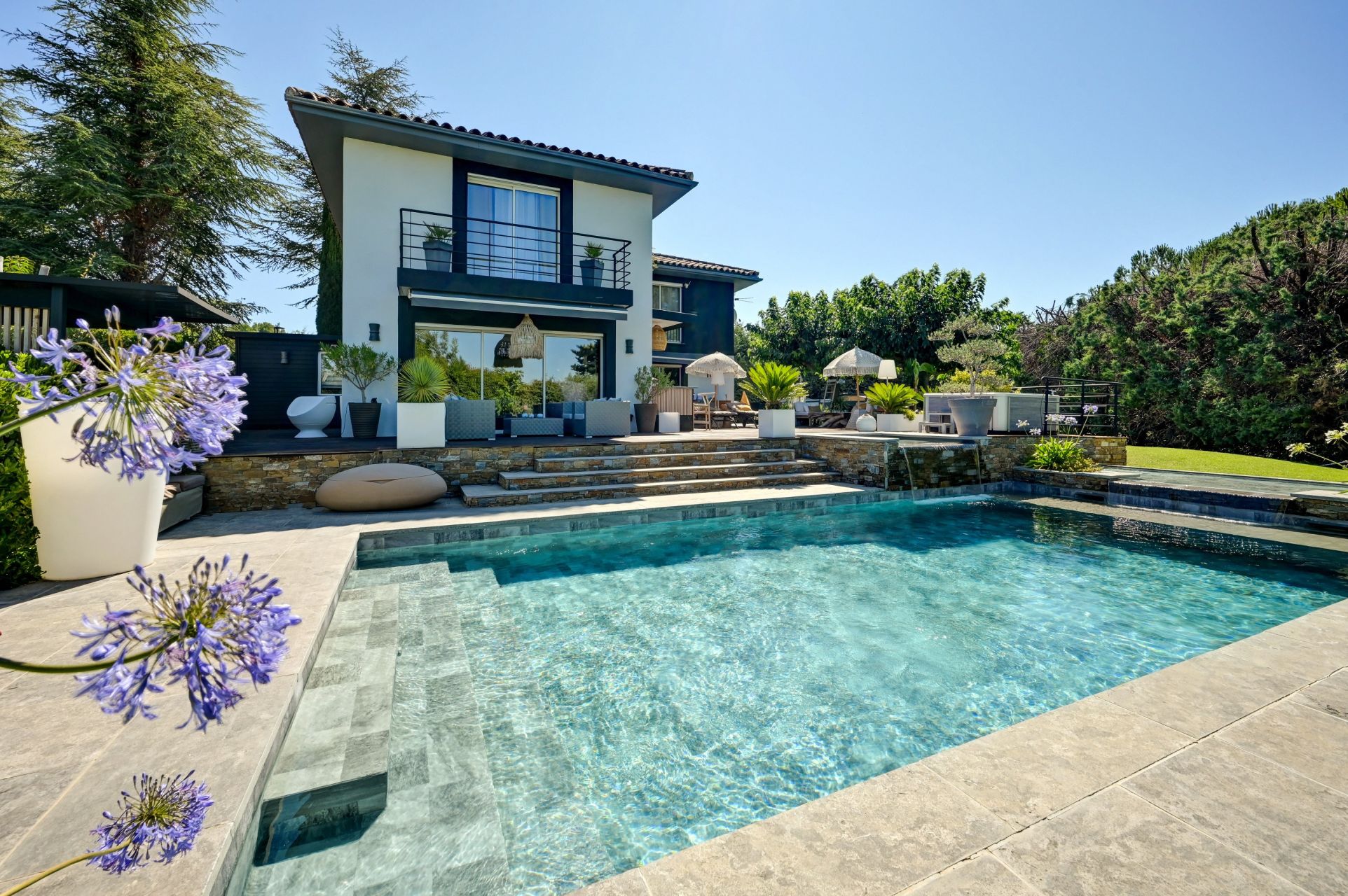 luxury house 6 Rooms for sale on AIX EN PROVENCE (13100)