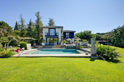 Sale Luxury house Aix-en-Provence 6 Rooms 300 m²