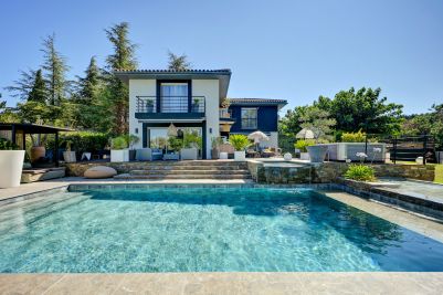 Sale Luxury house Aix-en-Provence 6 Rooms 300 m²