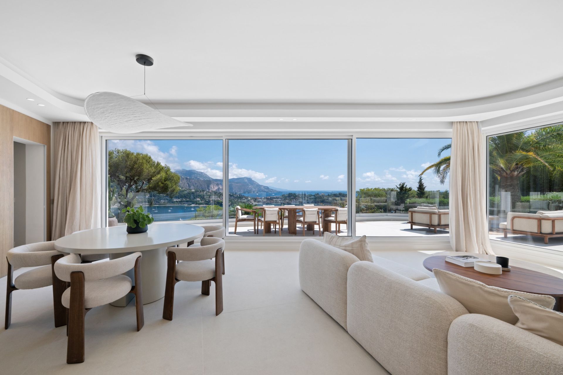 luxury villa 5 Rooms for sale on NICE (06000)