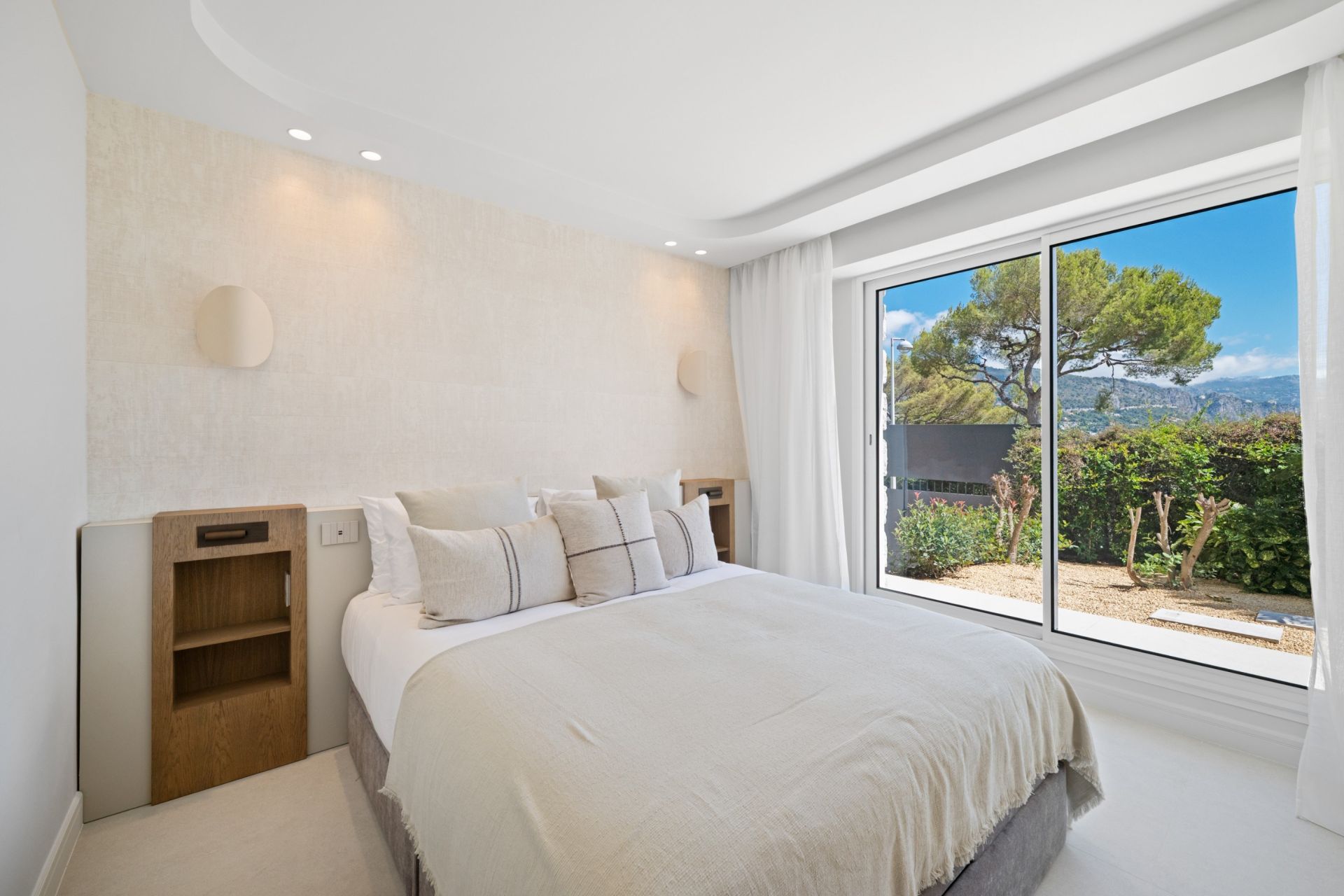 luxury villa 5 Rooms for sale on NICE (06000)