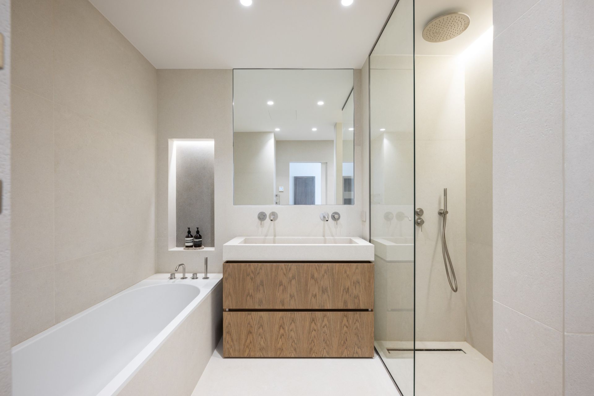 luxury villa 5 Rooms for sale on NICE (06000)