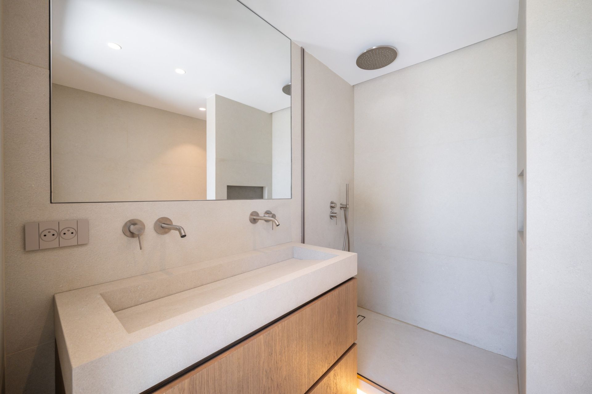 luxury villa 5 Rooms for sale on NICE (06000)