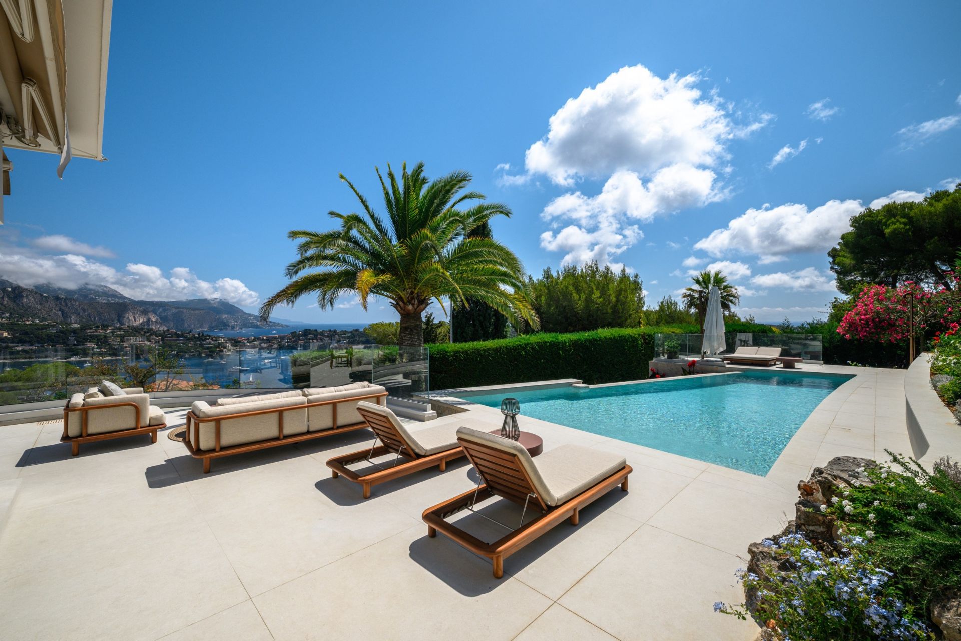 luxury villa 5 Rooms for sale on NICE (06000)