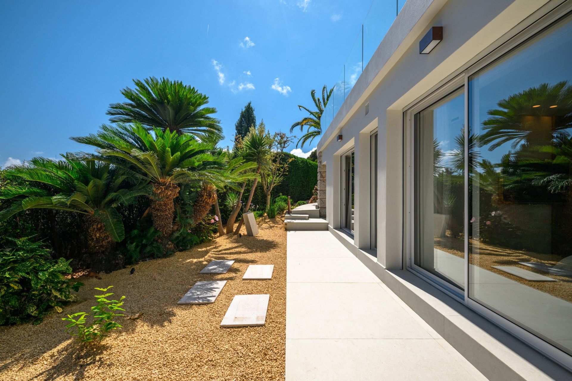 luxury villa 5 Rooms for sale on NICE (06000)