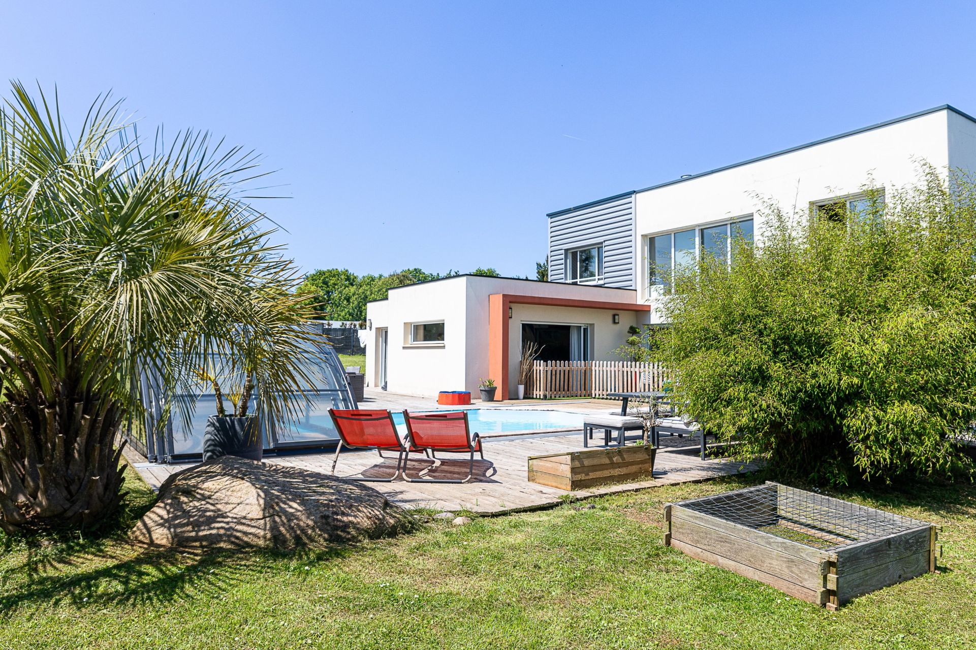 luxury house 9 Rooms for sale on PLOURHAN (22410)