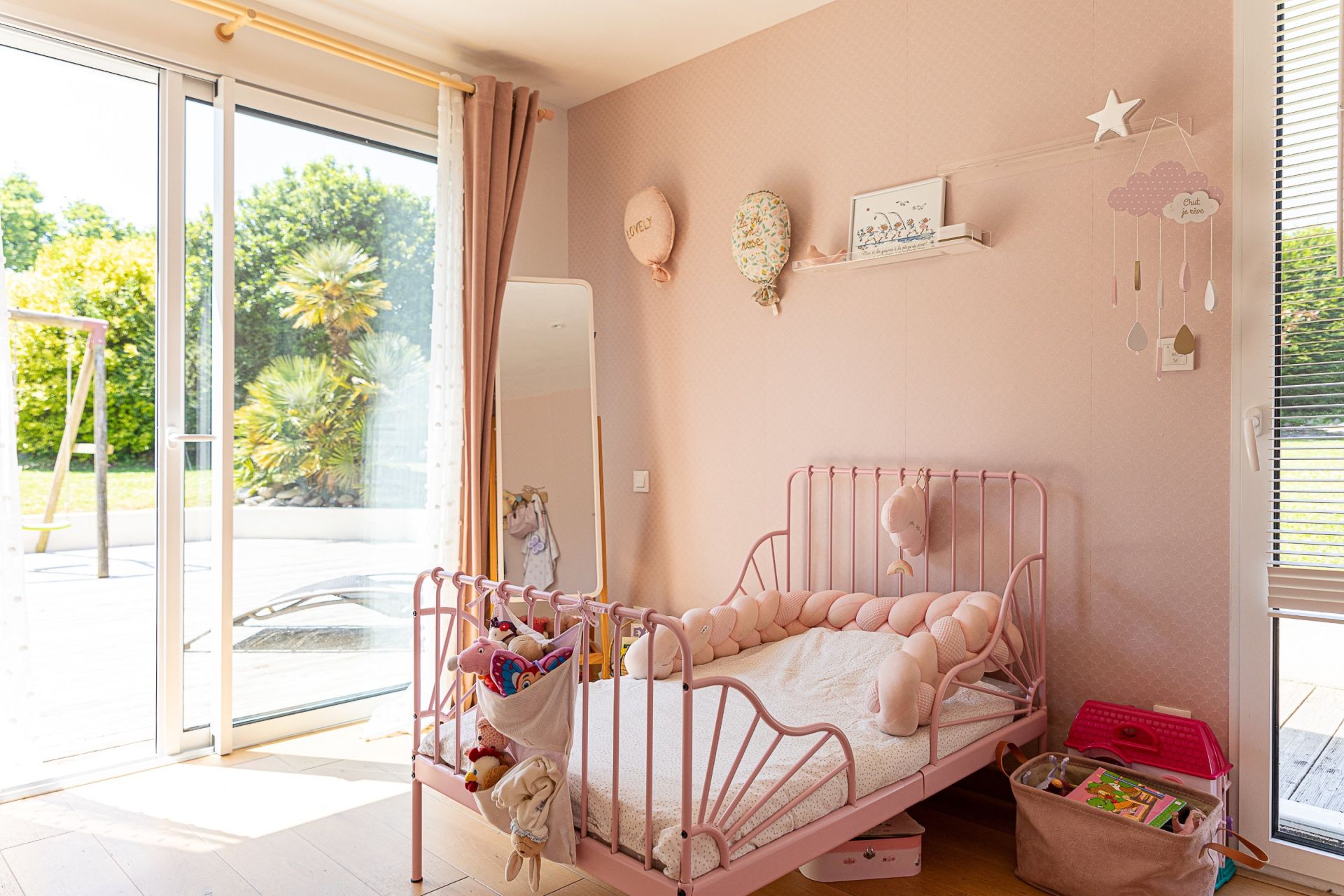 luxury house 9 Rooms for sale on PLOURHAN (22410)