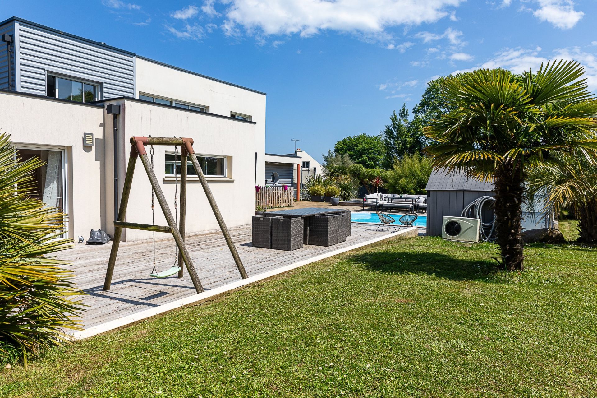 luxury house 9 Rooms for sale on PLOURHAN (22410)