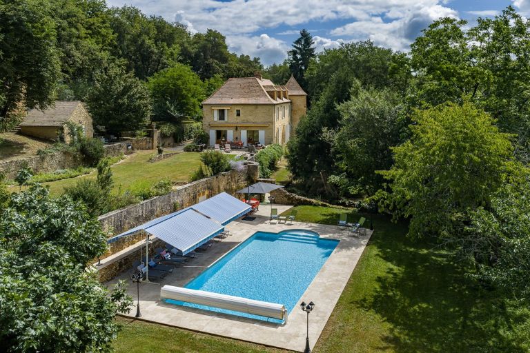 luxury house 12 Rooms for sale on BEYNAC ET CAZENAC (24220)