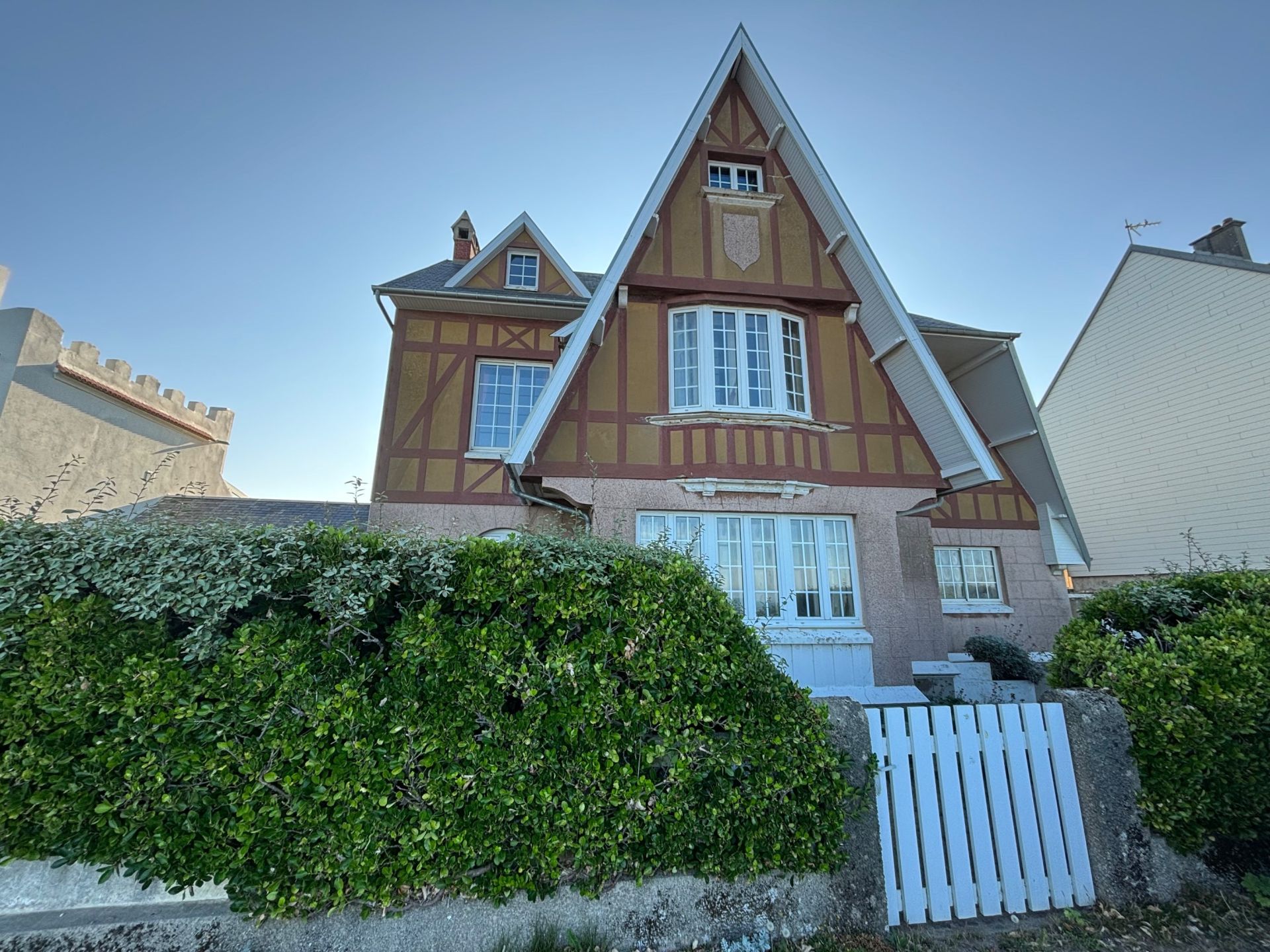 luxury house 11 Rooms for sale on AGON COUTAINVILLE (50230)