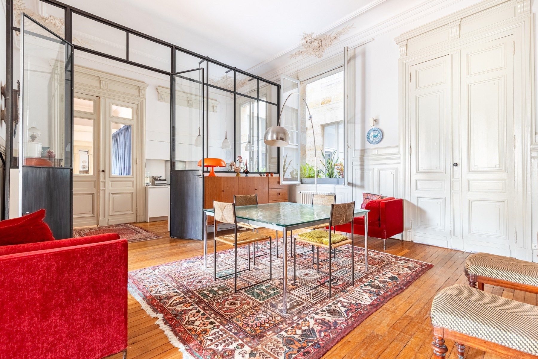 luxury apartment 5 Rooms for sale on BORDEAUX (33000)