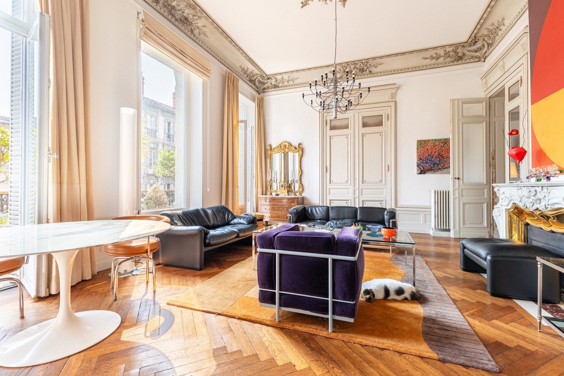 luxury apartment 5 Rooms for sale on BORDEAUX (33000)