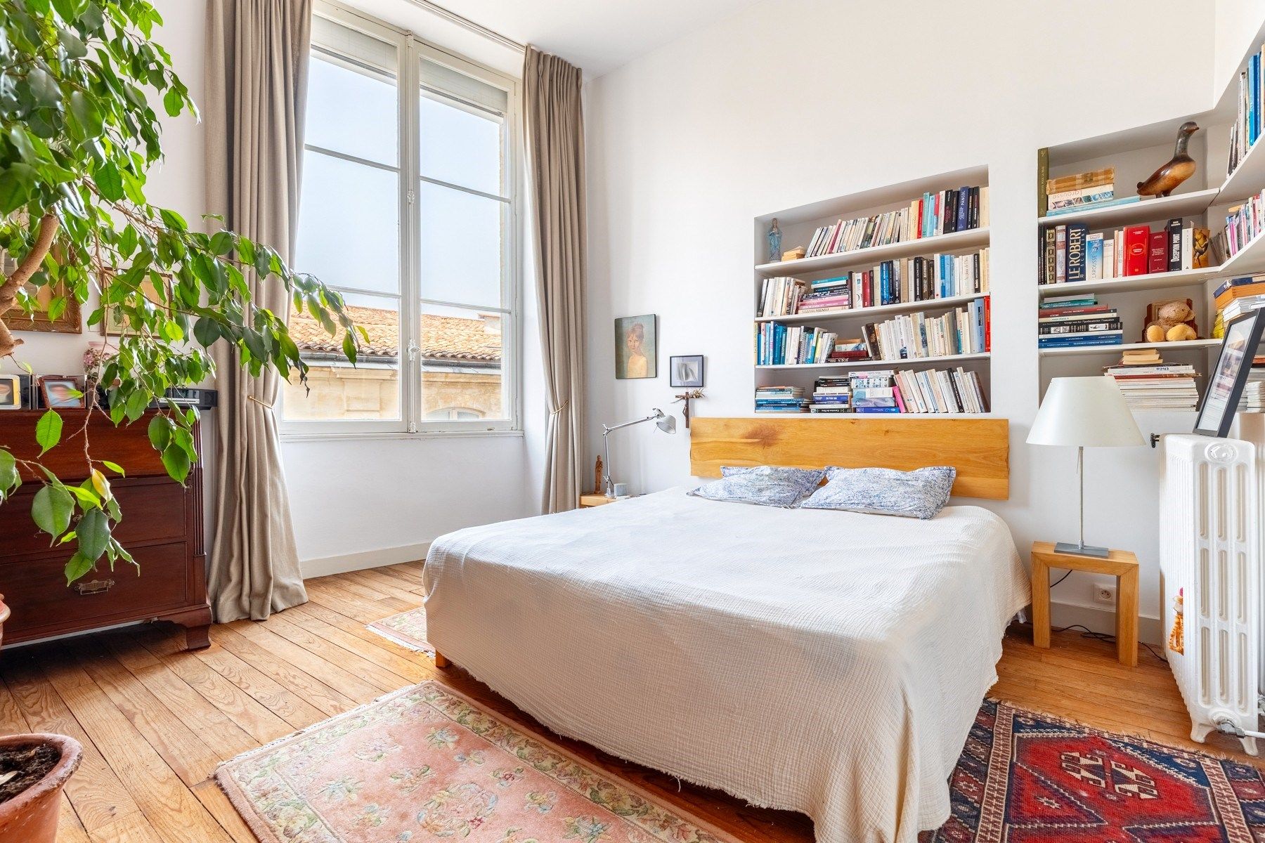 luxury apartment 5 Rooms for sale on BORDEAUX (33000)