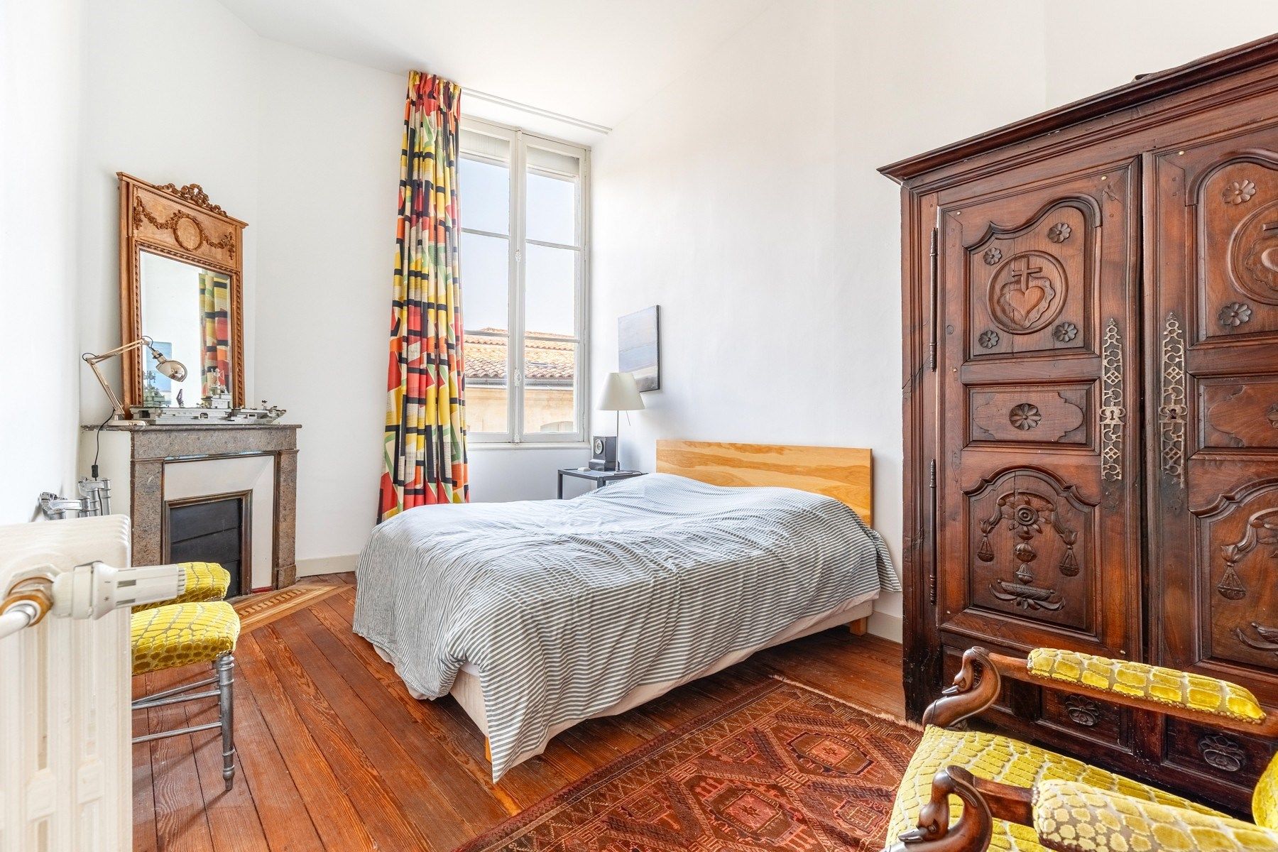 luxury apartment 5 Rooms for sale on BORDEAUX (33000)