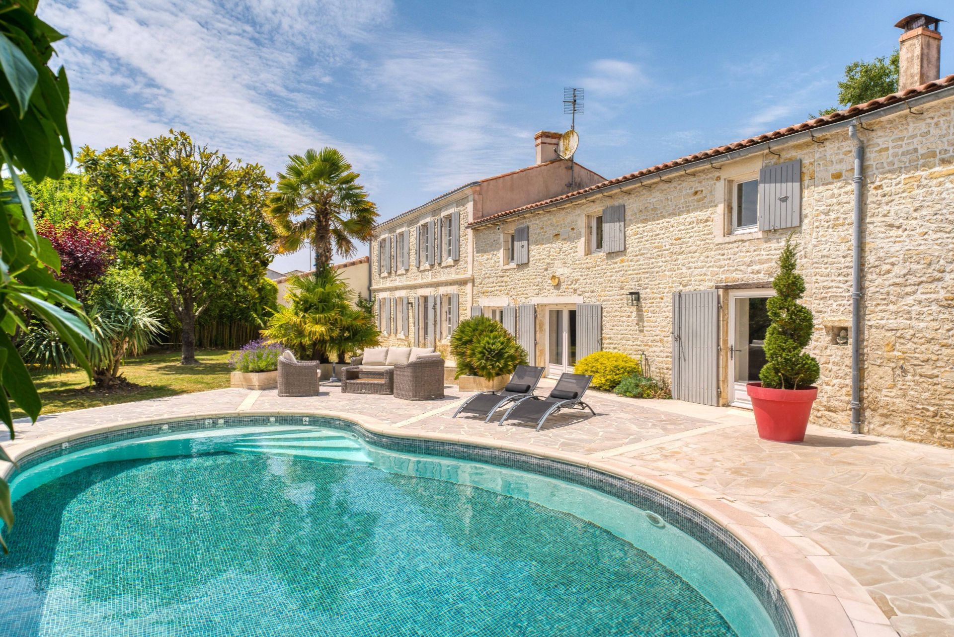 maison de luxe 8 Pièces en vente sur DOMPIERRE SUR MER (17139)