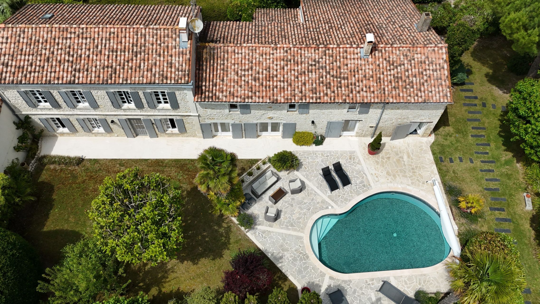 maison de luxe 8 Pièces en vente sur DOMPIERRE SUR MER (17139)