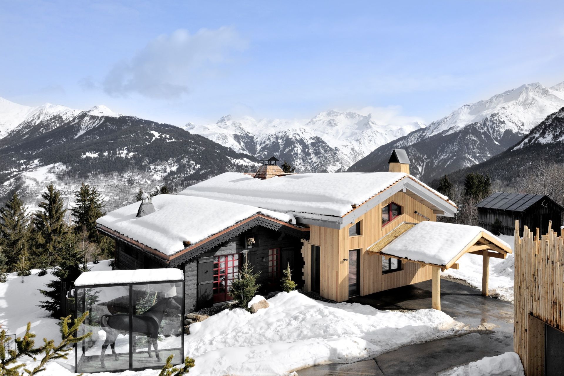 luxury chalet 15 Rooms for seasonal rent on COURCHEVEL (73120)