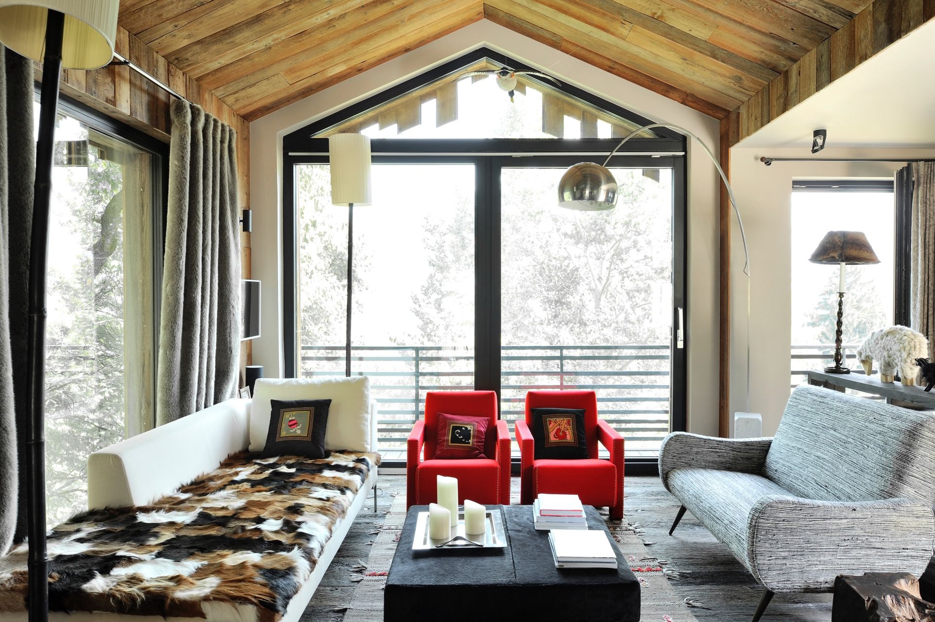 luxury chalet 15 Rooms for seasonal rent on COURCHEVEL (73120)