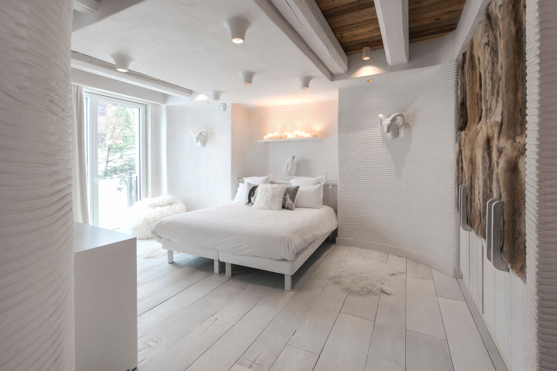 luxury chalet 15 Rooms for seasonal rent on COURCHEVEL (73120)