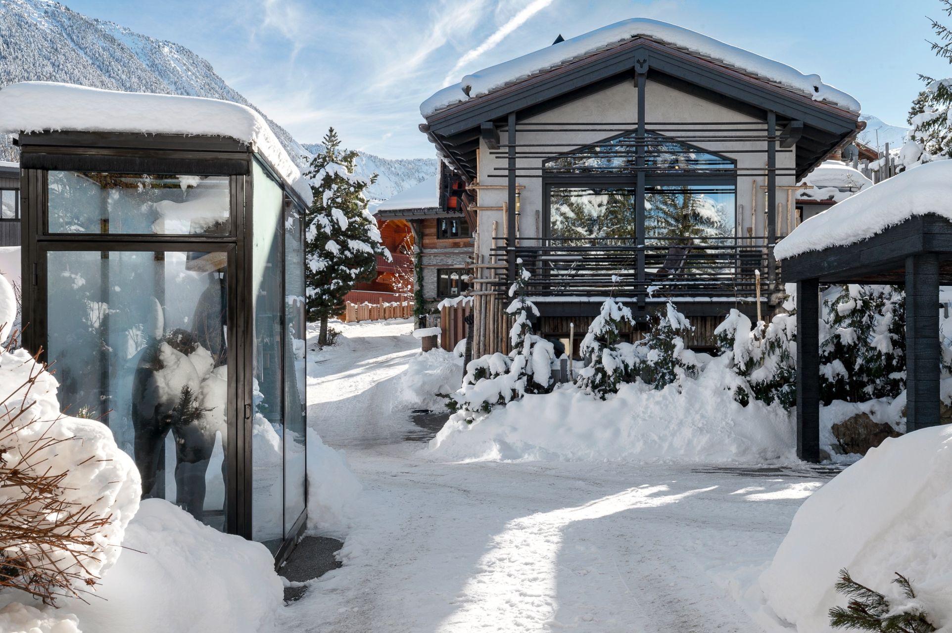 luxury chalet 15 Rooms for seasonal rent on COURCHEVEL (73120)