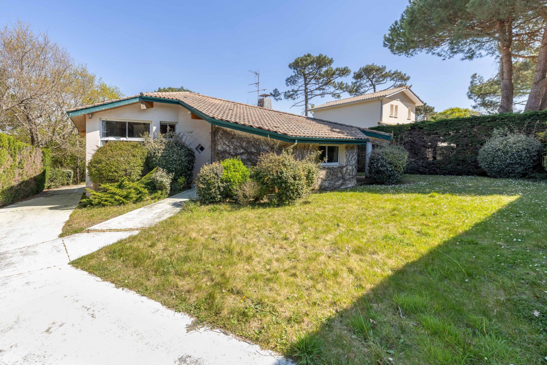 luxury house 4 Rooms for sale on PYLA SUR MER (33115)