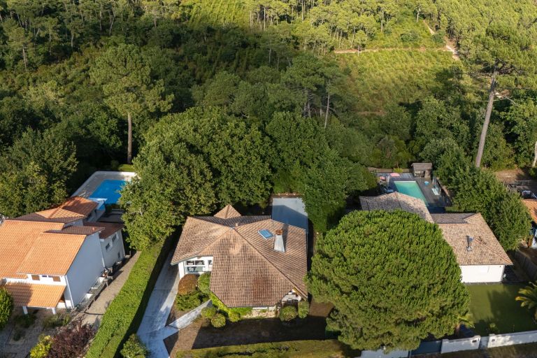 luxury house 4 Rooms for sale on PYLA SUR MER (33115)