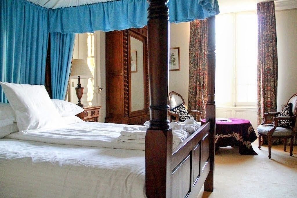 castle 40 Rooms for sale on RIBERAC (24600)