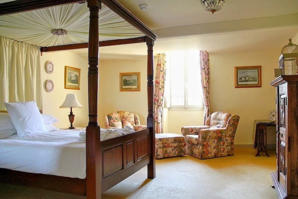 castle 40 Rooms for sale on RIBERAC (24600)