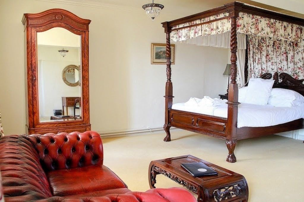 castle 40 Rooms for sale on RIBERAC (24600)