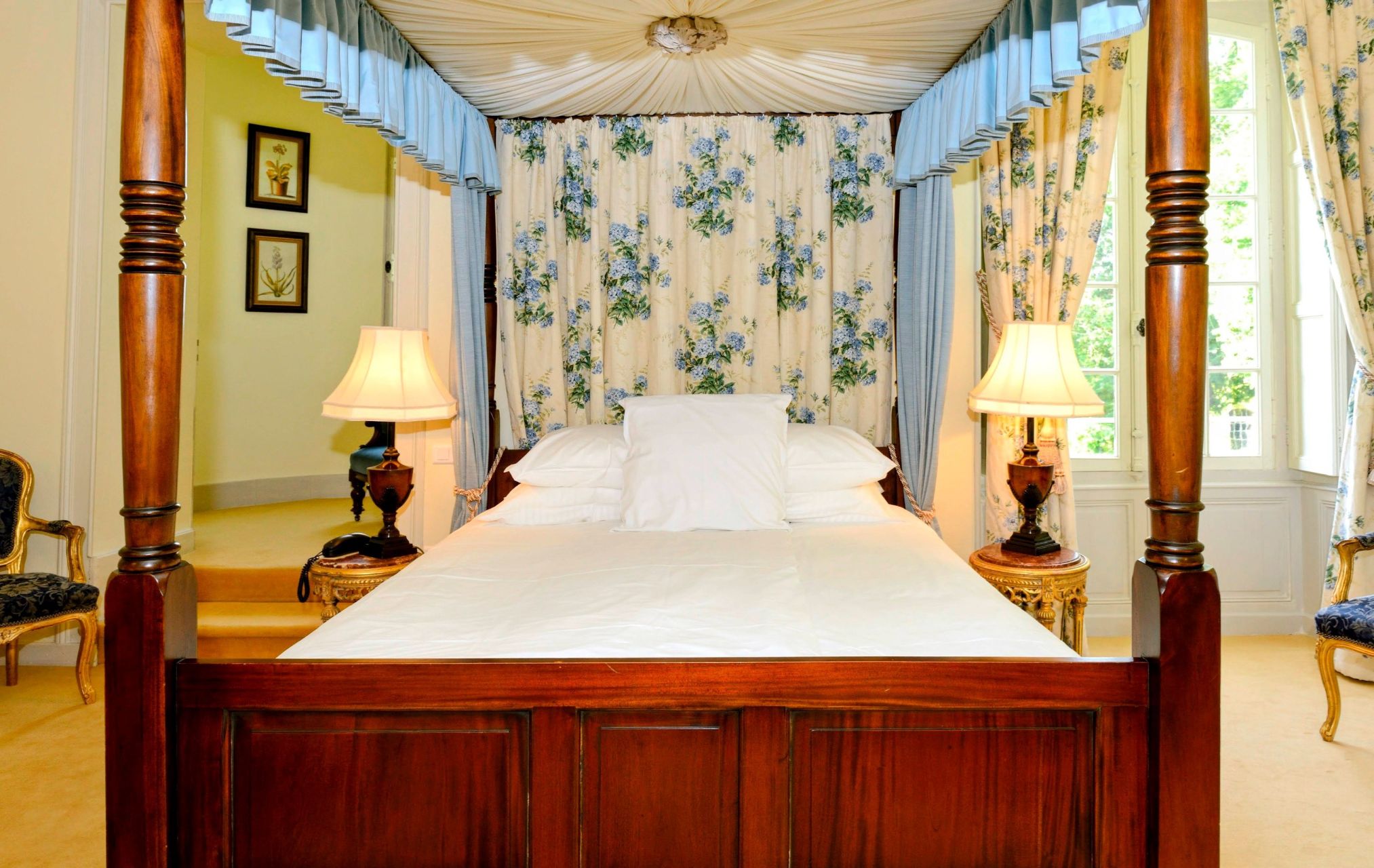 castle 40 Rooms for sale on RIBERAC (24600)