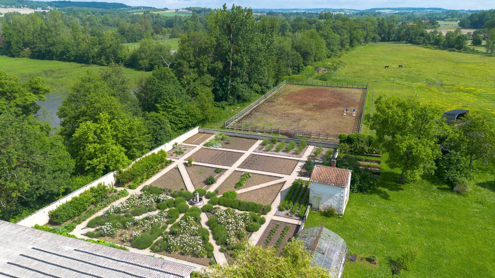 castle 40 Rooms for sale on RIBERAC (24600)