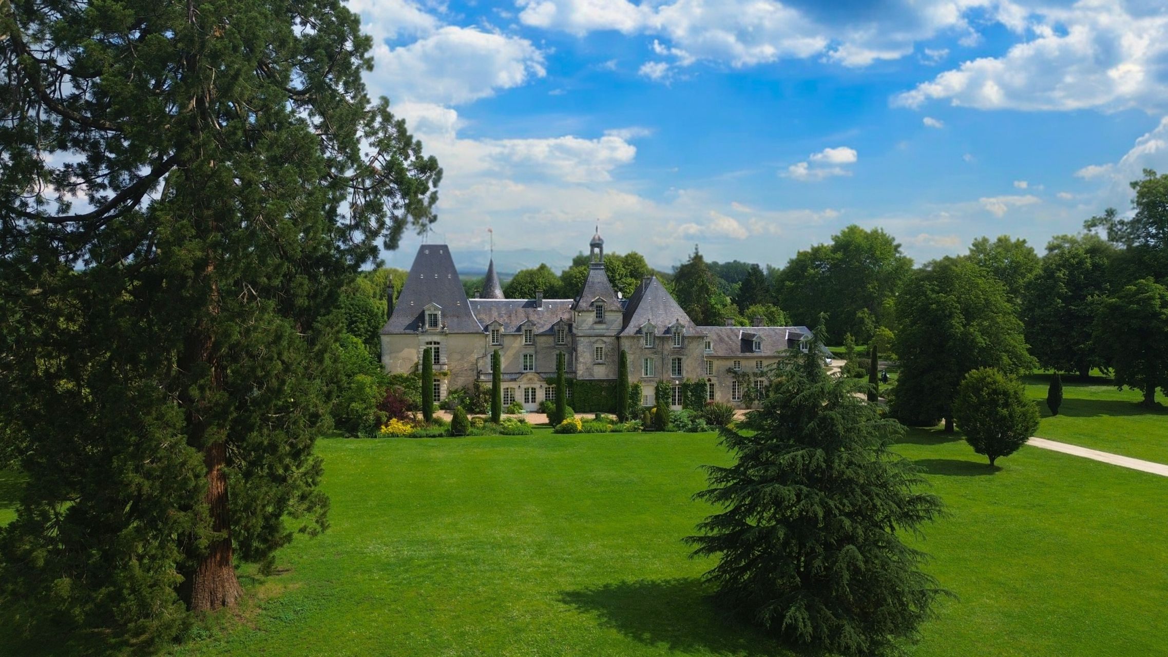 castle 40 Rooms for sale on RIBERAC (24600)