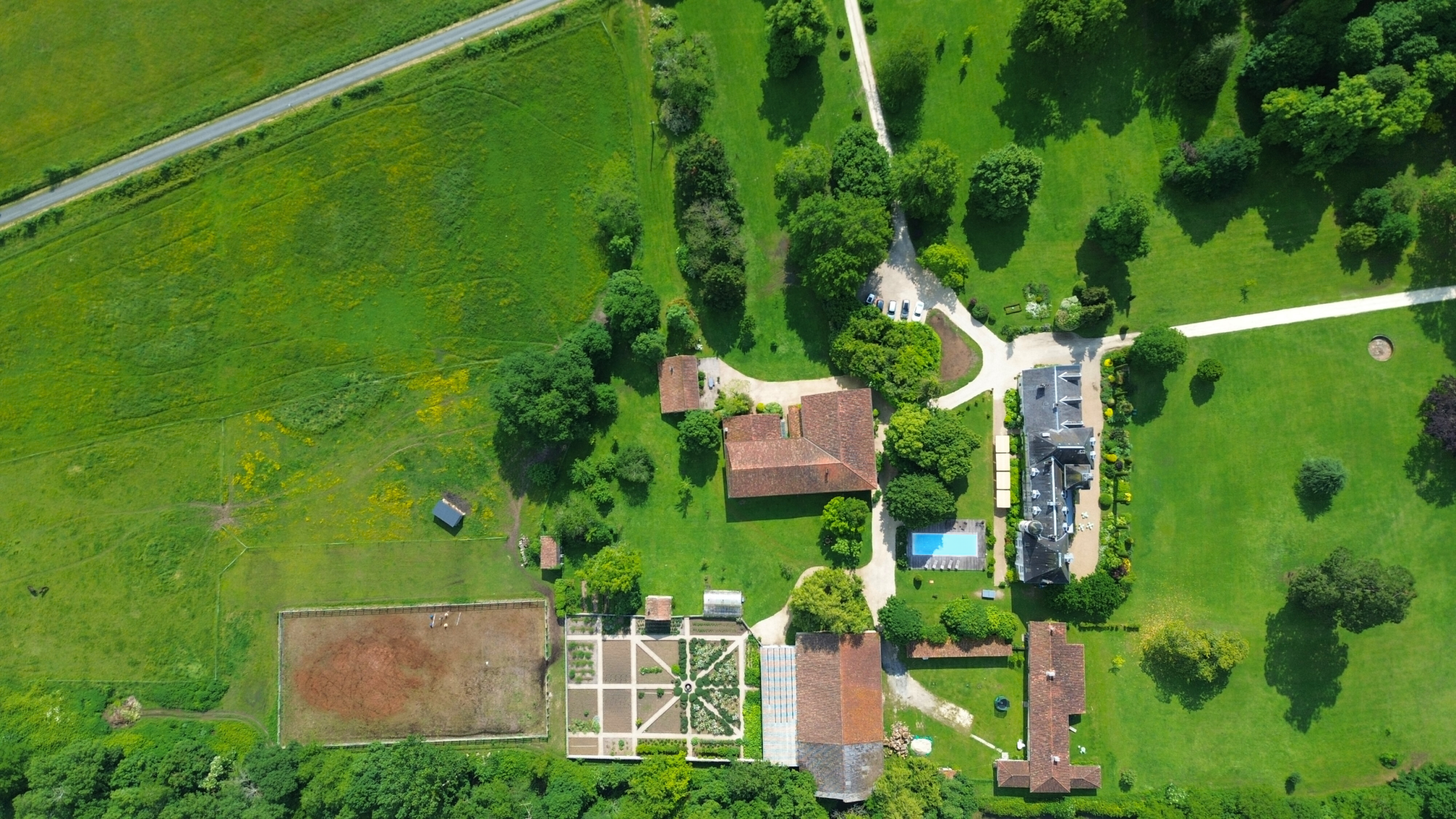 castle 40 Rooms for sale on RIBERAC (24600)