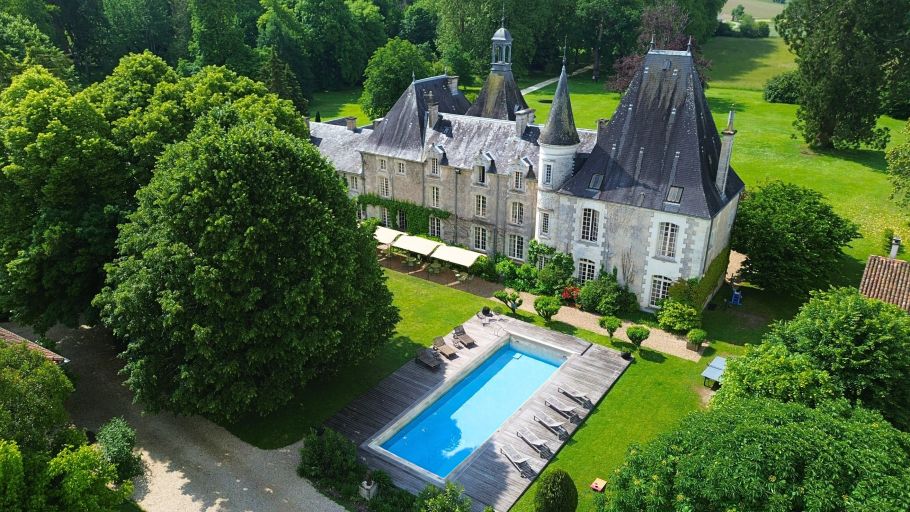 castle 40 Rooms for sale on RIBERAC (24600)