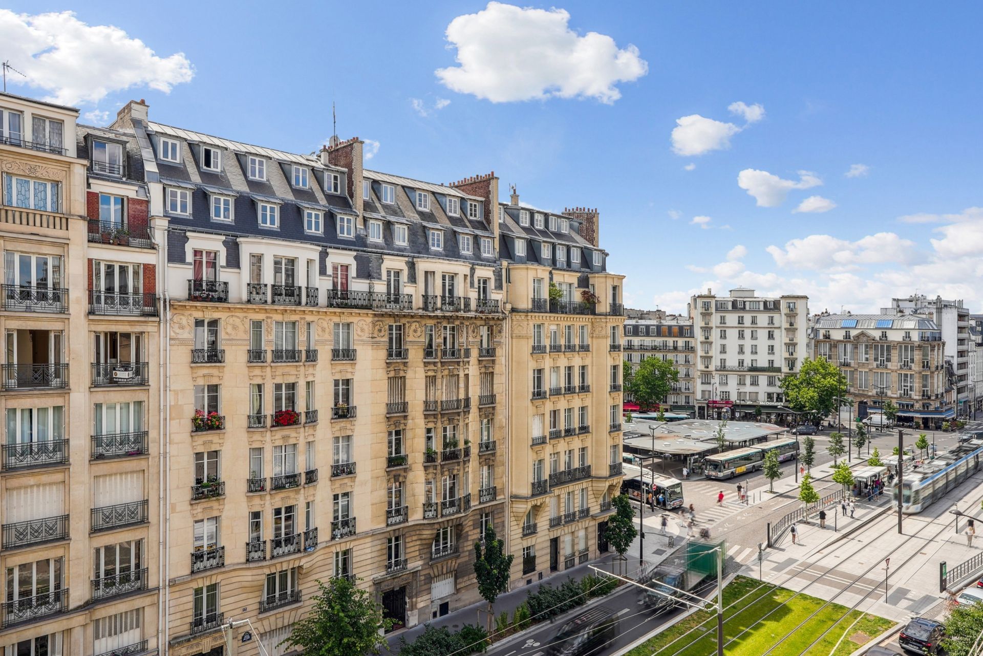 luxury apartment 8 Rooms for sale on PARIS (75017)