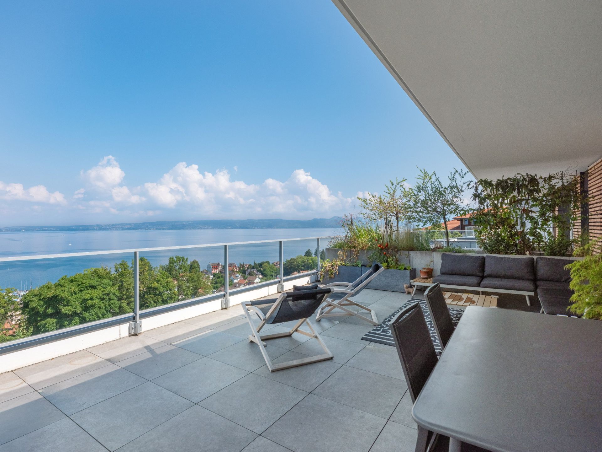 luxury apartment 4 Rooms for sale on NEUVECELLE (74500)