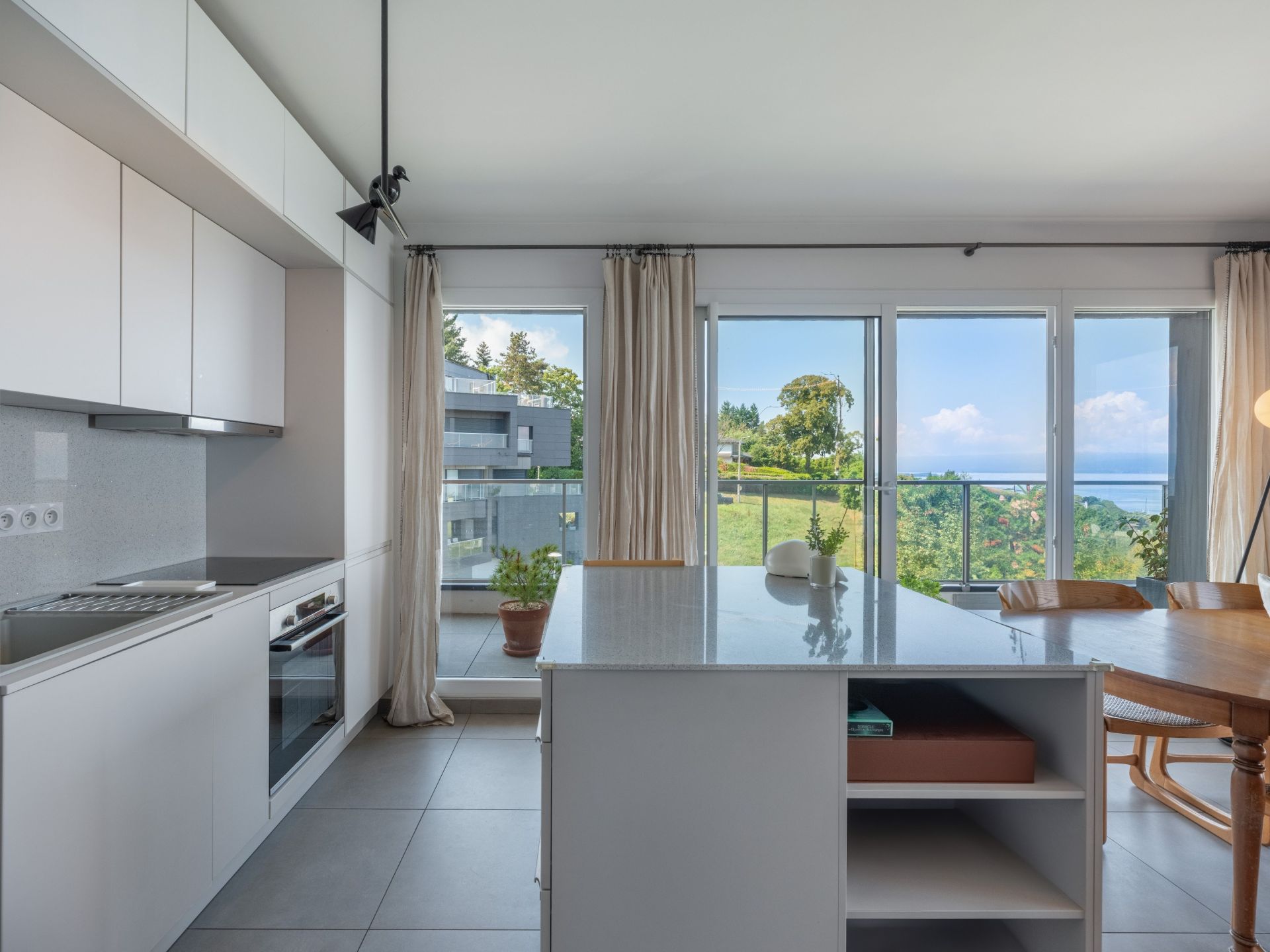 luxury apartment 4 Rooms for sale on NEUVECELLE (74500)