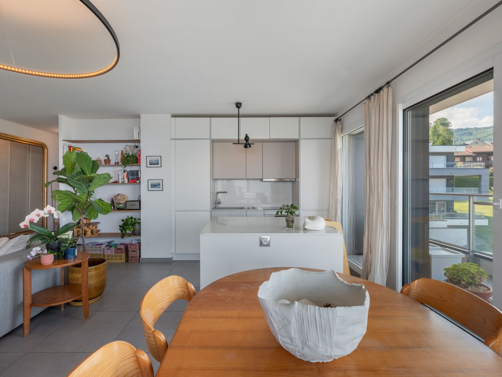 luxury apartment 4 Rooms for sale on NEUVECELLE (74500)