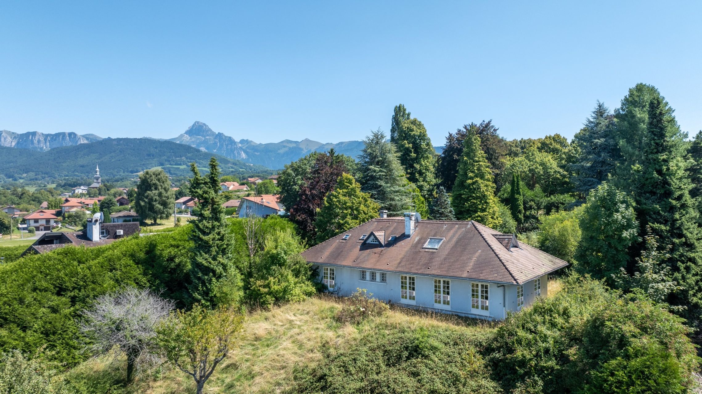 luxury house 8 Rooms for sale on ST PAUL EN CHABLAIS (74500)