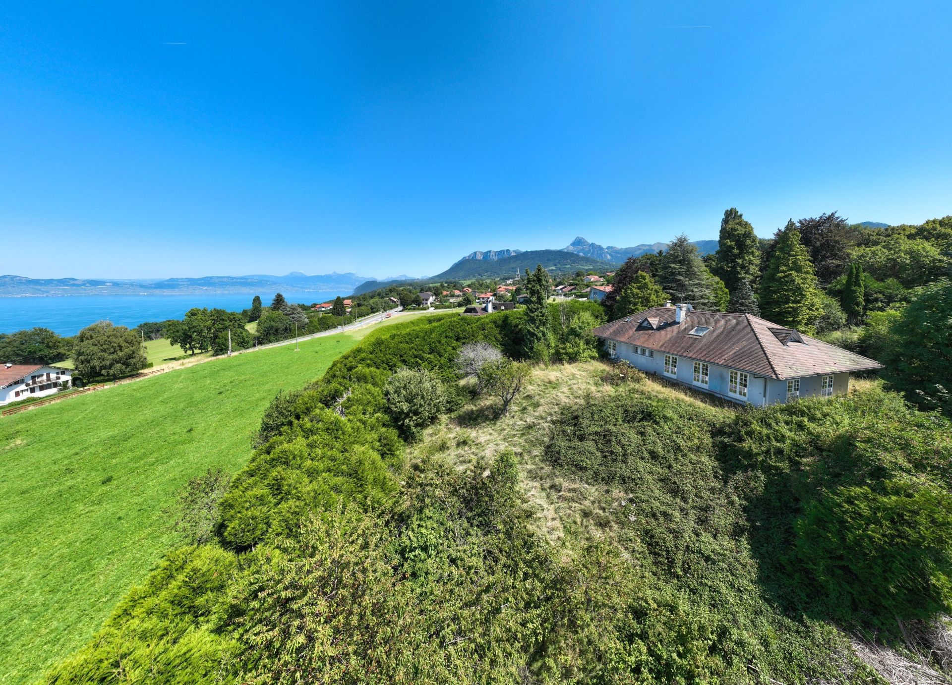 luxury house 8 Rooms for sale on ST PAUL EN CHABLAIS (74500)