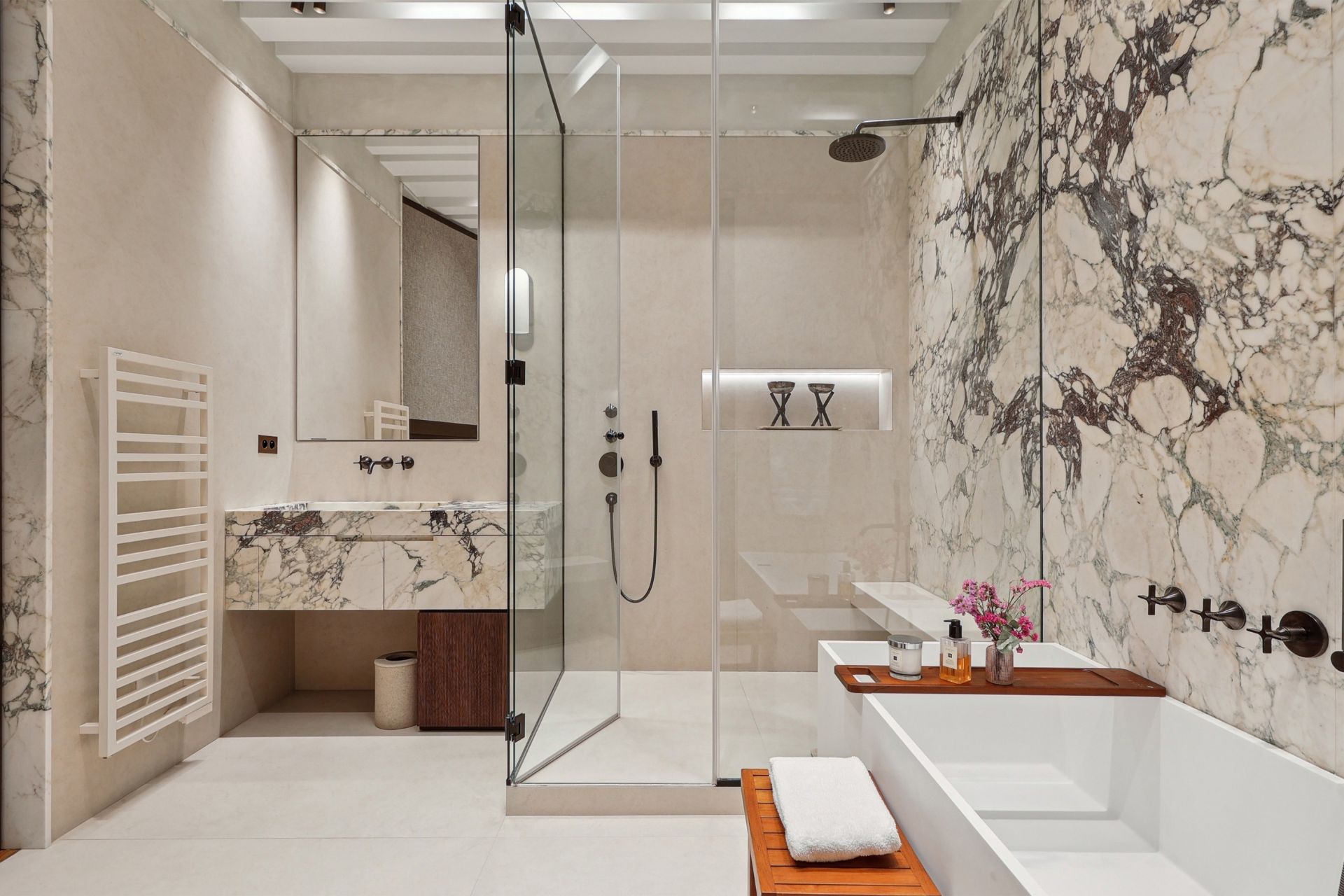 luxury apartment 6 Rooms for sale on NEUILLY SUR SEINE (92200)