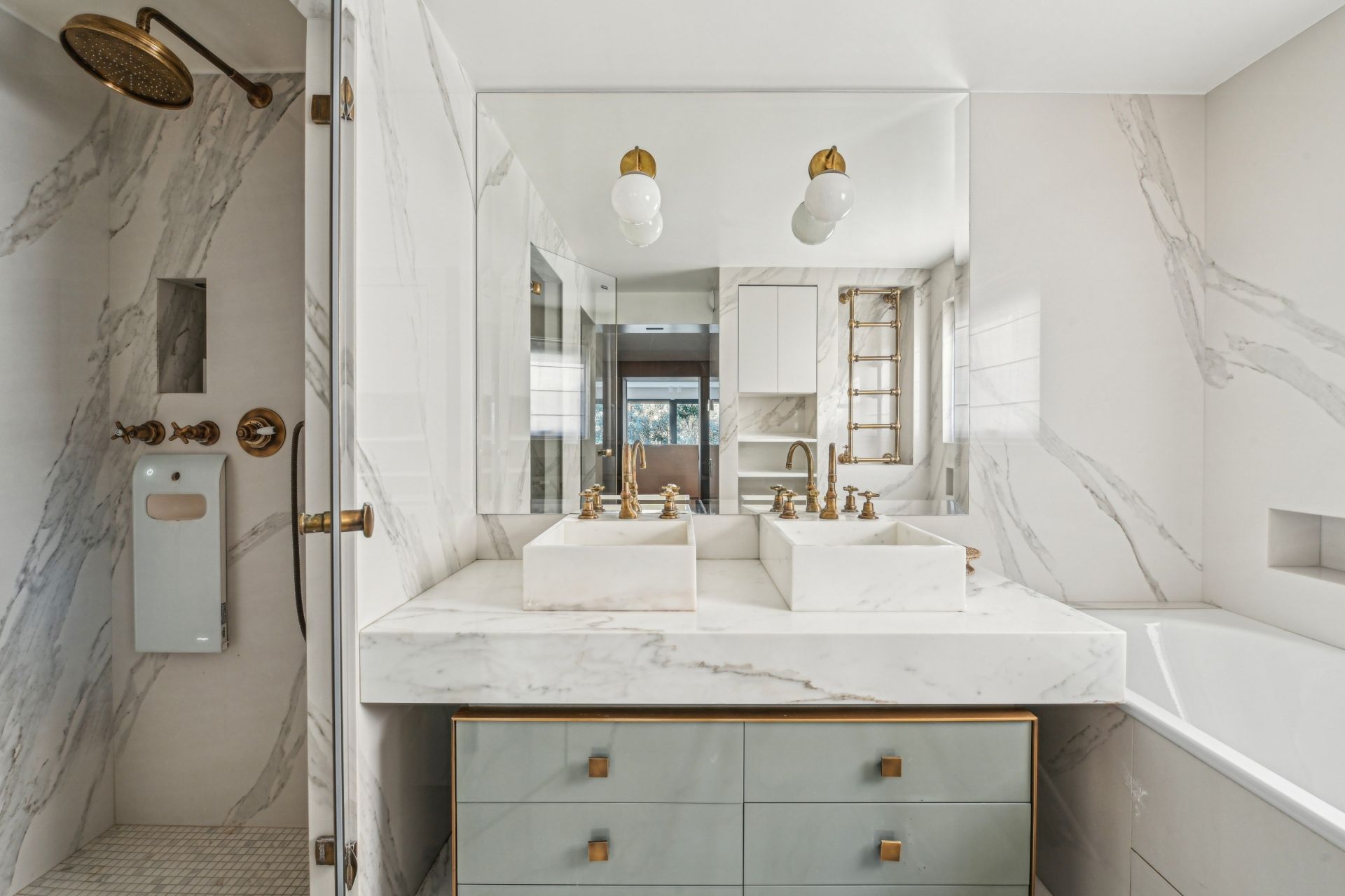 luxury apartment 7 Rooms for sale on NEUILLY SUR SEINE (92200)