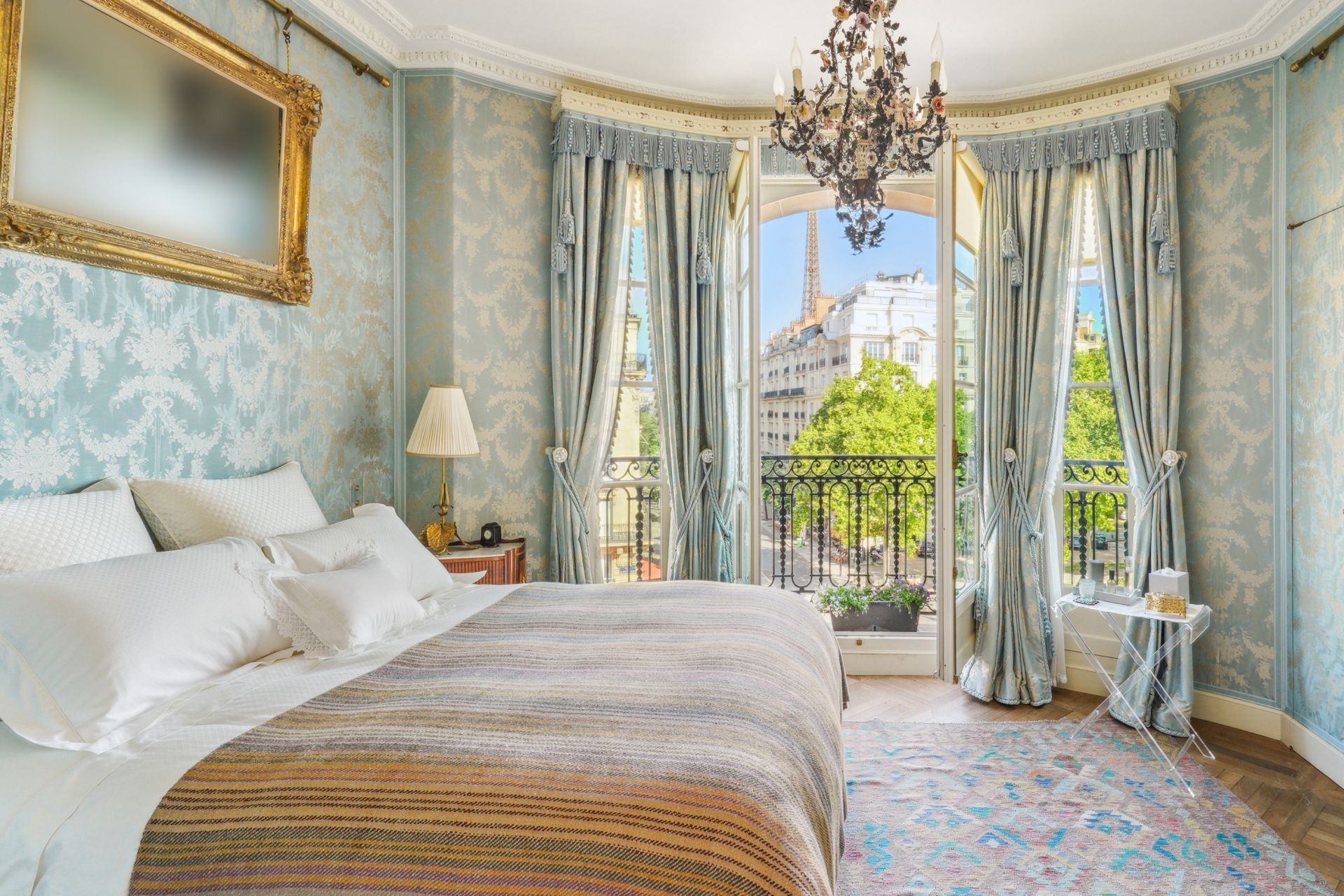 luxury apartment 5 Rooms for sale on PARIS (75015)